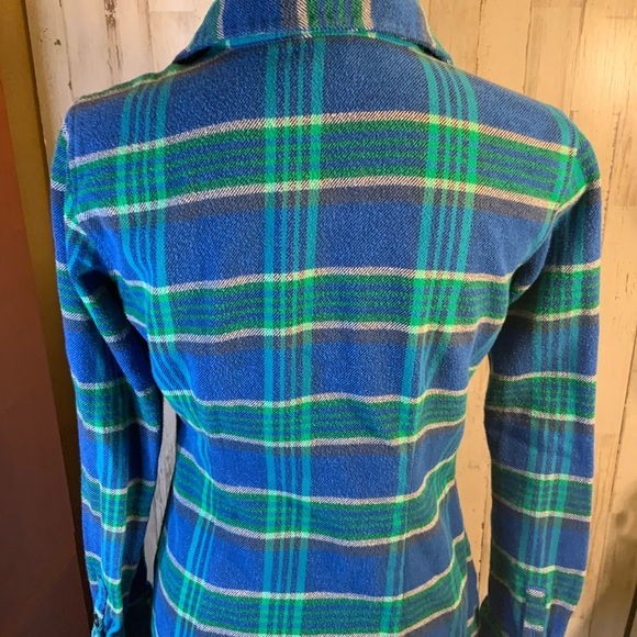 Patagonia organic cotton flannel button down. Size 2 - Picture 4 of 5